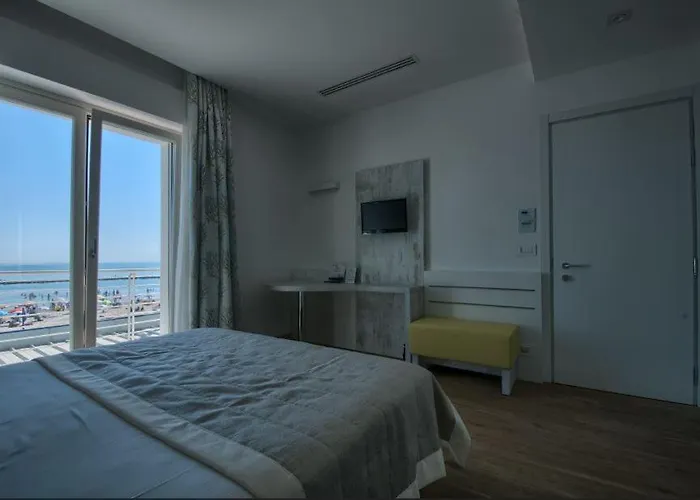 Gabbiano 3* 시비타노바 마르셰